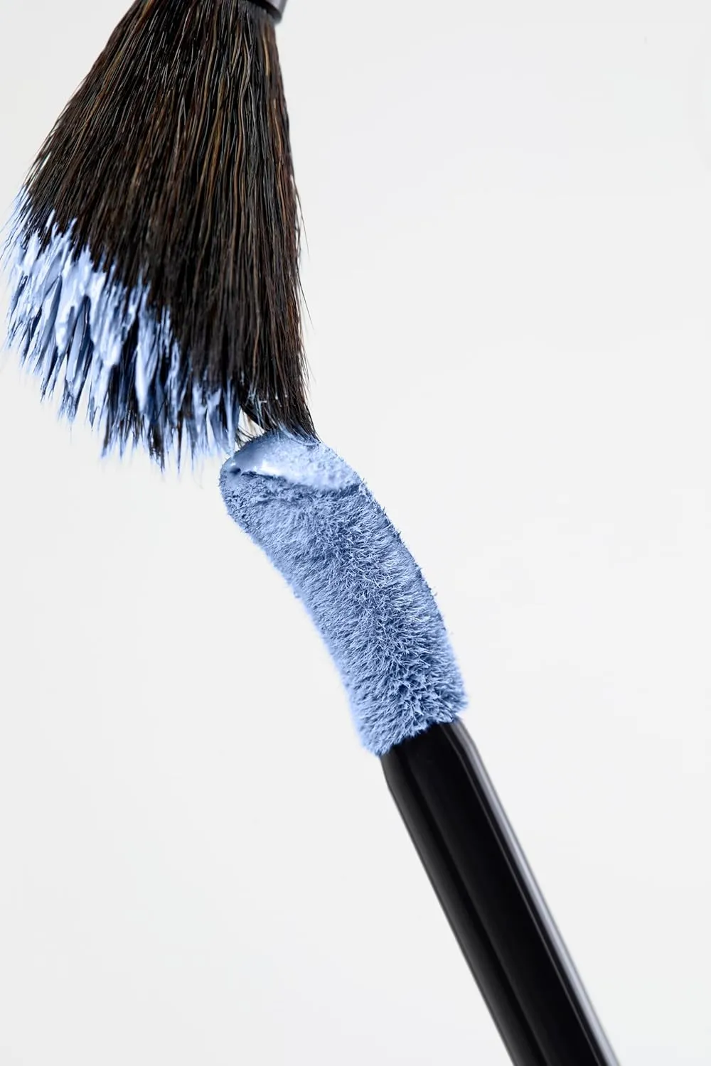 Ami Colé Trio Brush mesh brush head cove to help maintain shape (The Color Blend Brush)