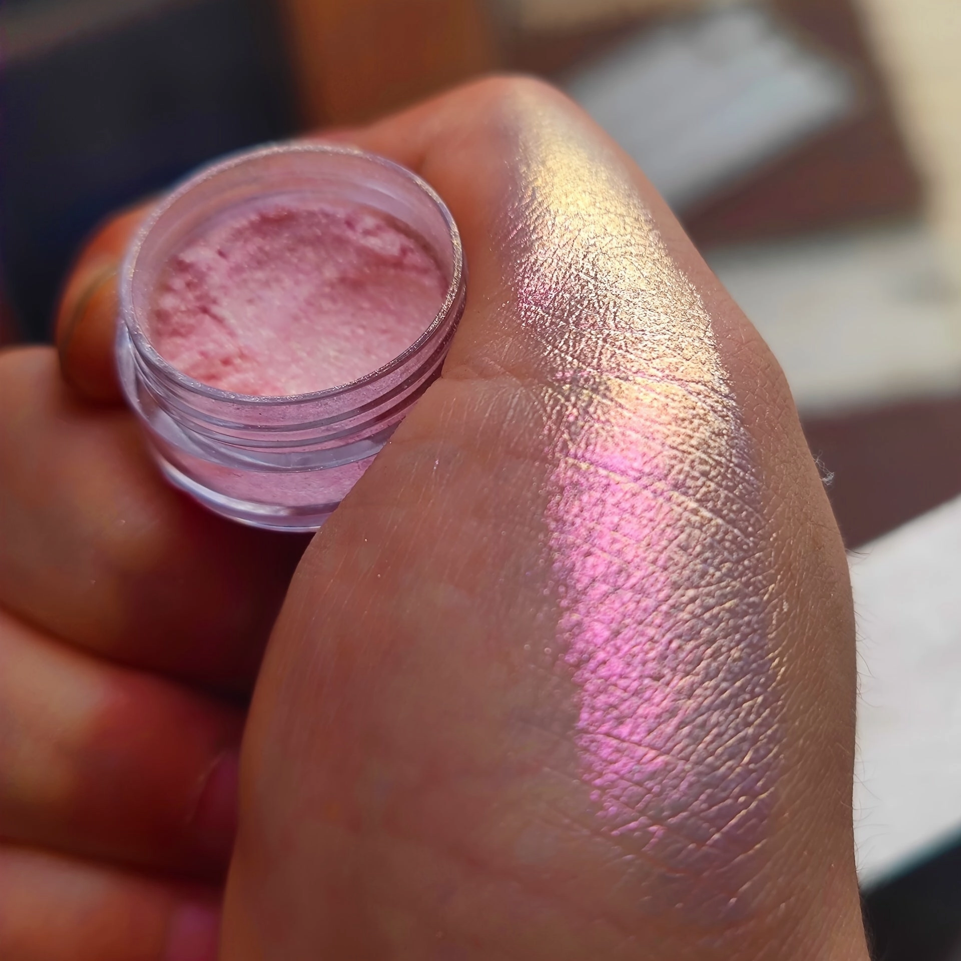 Eyeshadow Powder - Vibrant Highlighter, Chameleon Glitter Long-Lasting Duochrome Finish, Perfect Gift for Women and Girls FS