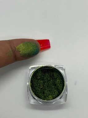 Green lantern flakes and pigments