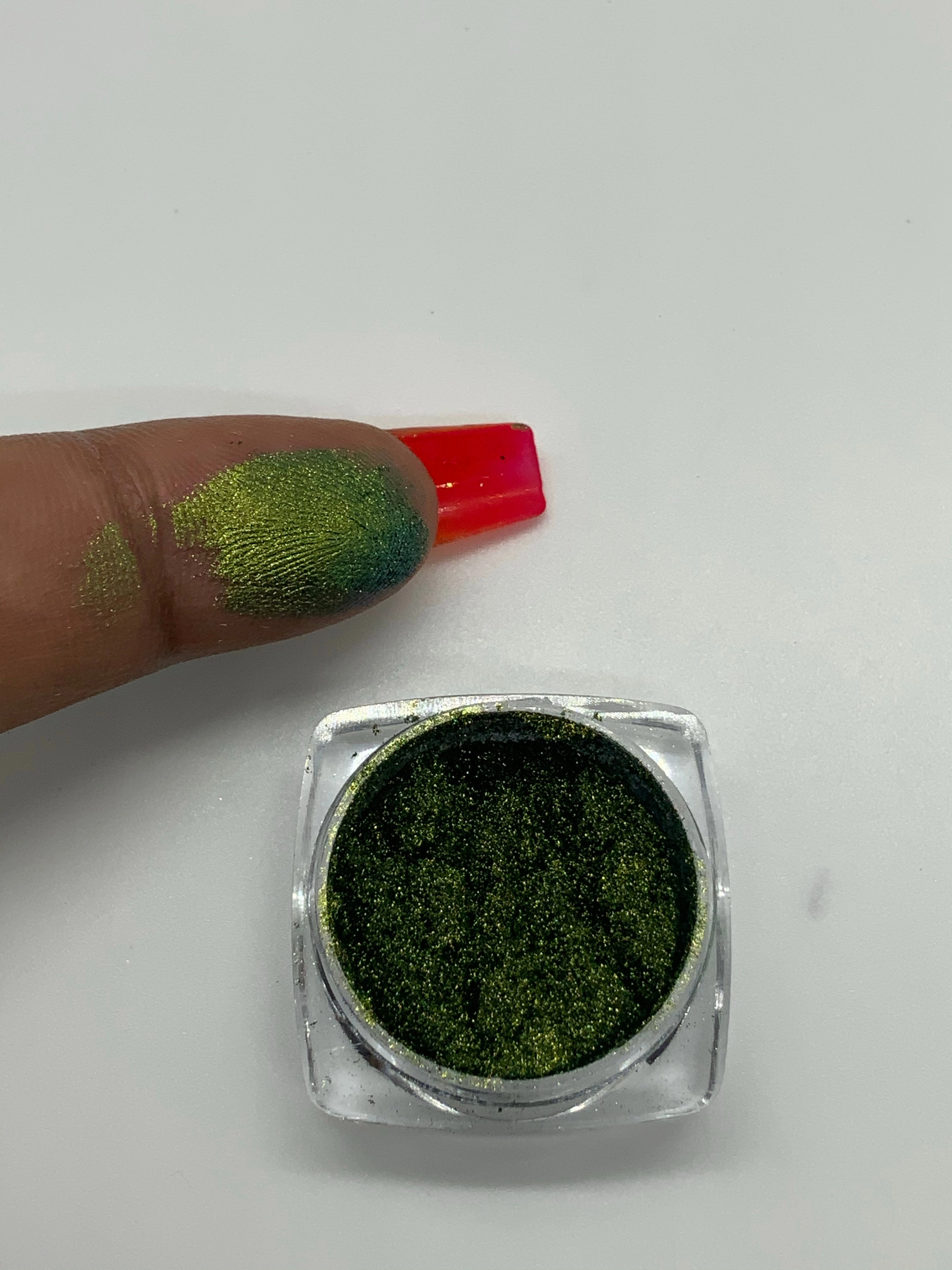 Green lantern flakes and pigments