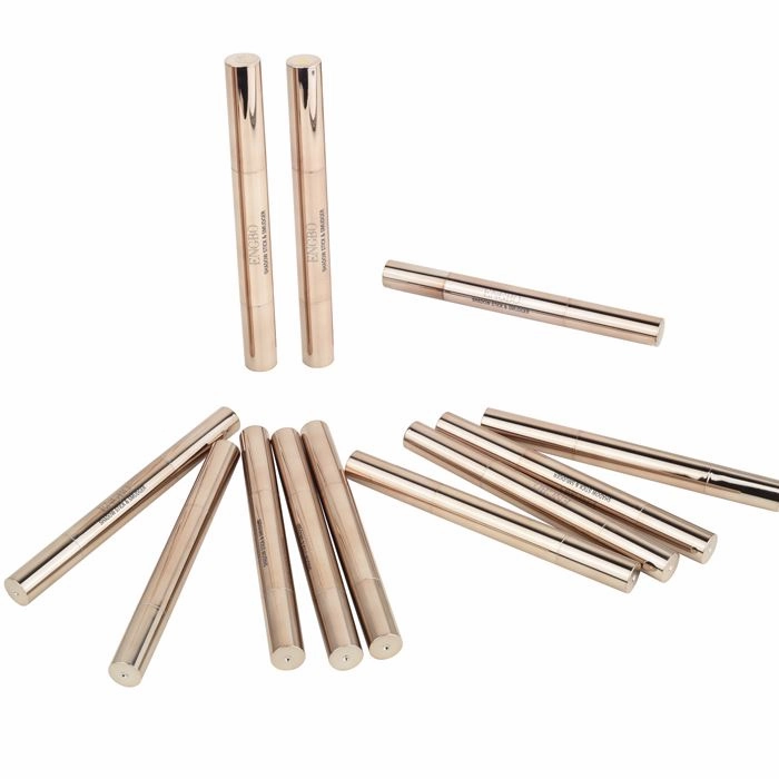 HighShine Eyeshadow Stick With Blender