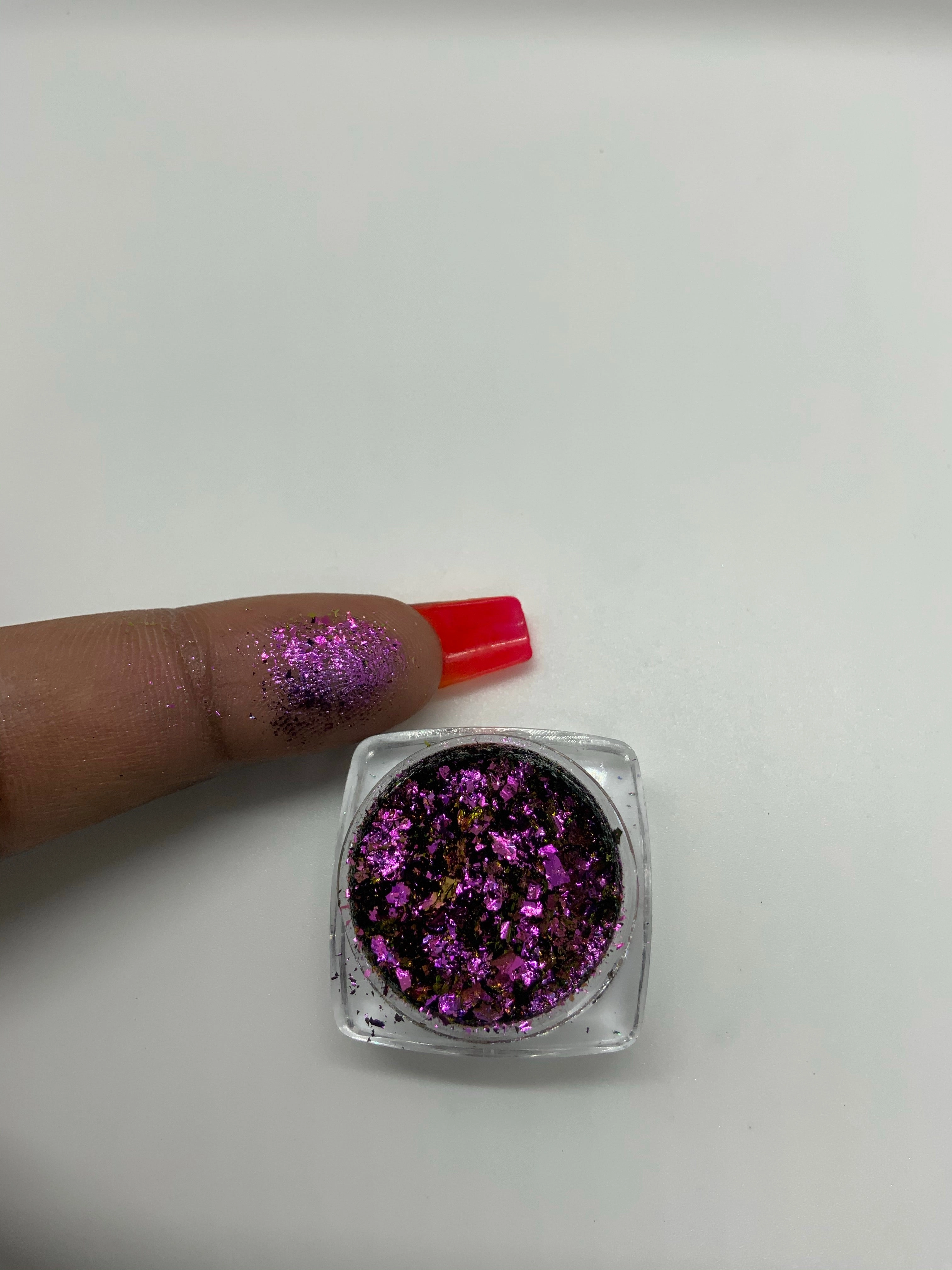 Joker flakes and pigments
