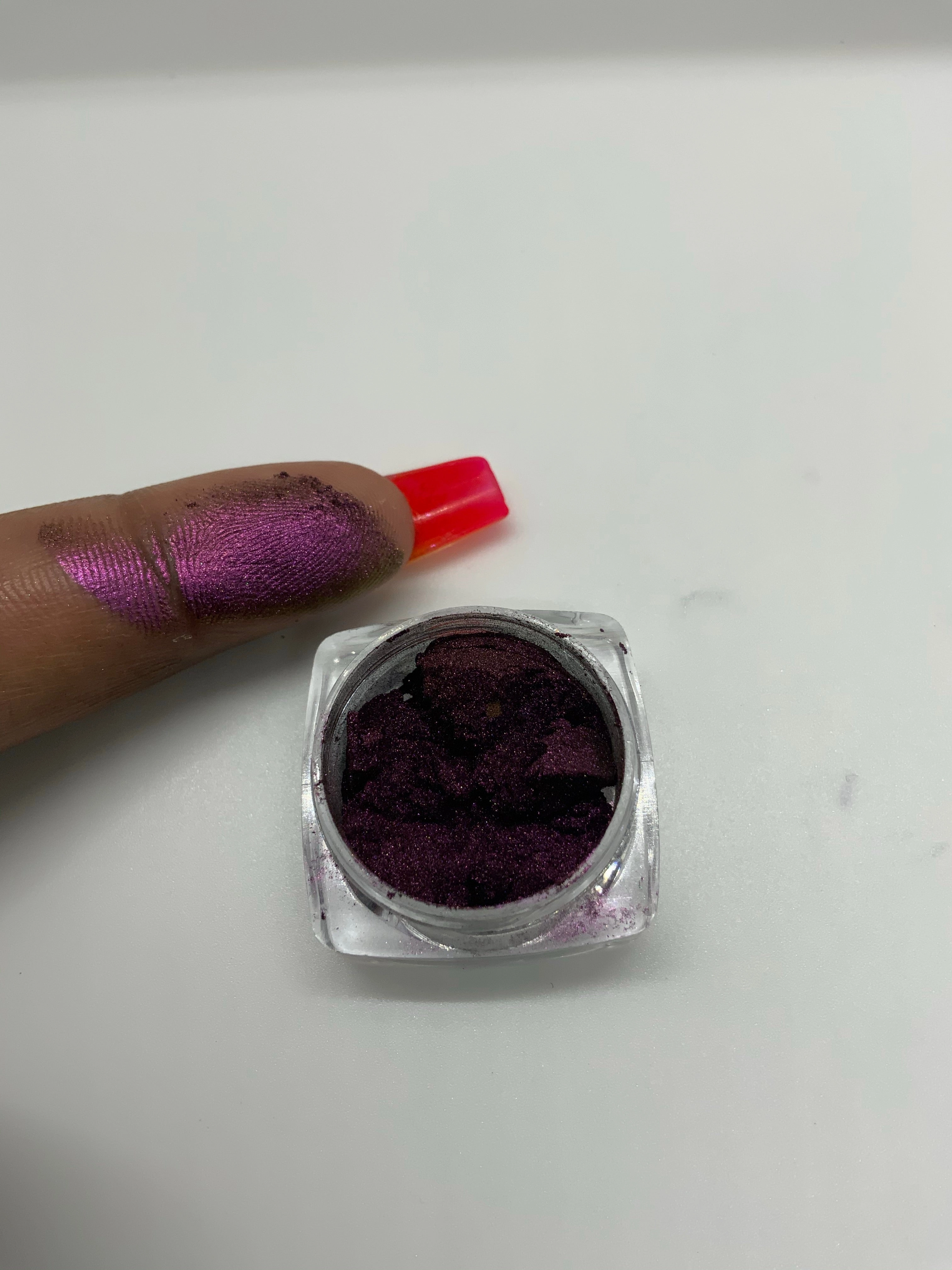Joker flakes and pigments