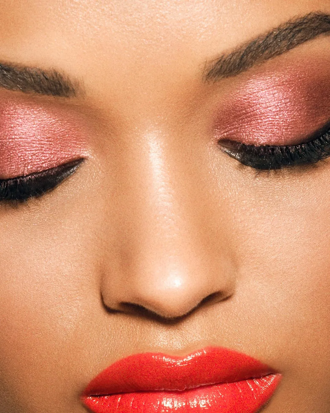 MAKE Beauty Multi-Chromatic Eye Shadow. Metal Reflecting Luminous Foil Finish Creamy, Buildable, Dimensional Long-wear, Crease-proof Powder Eyeshadow, Multichrome Shade - Rover, Magenta Pink