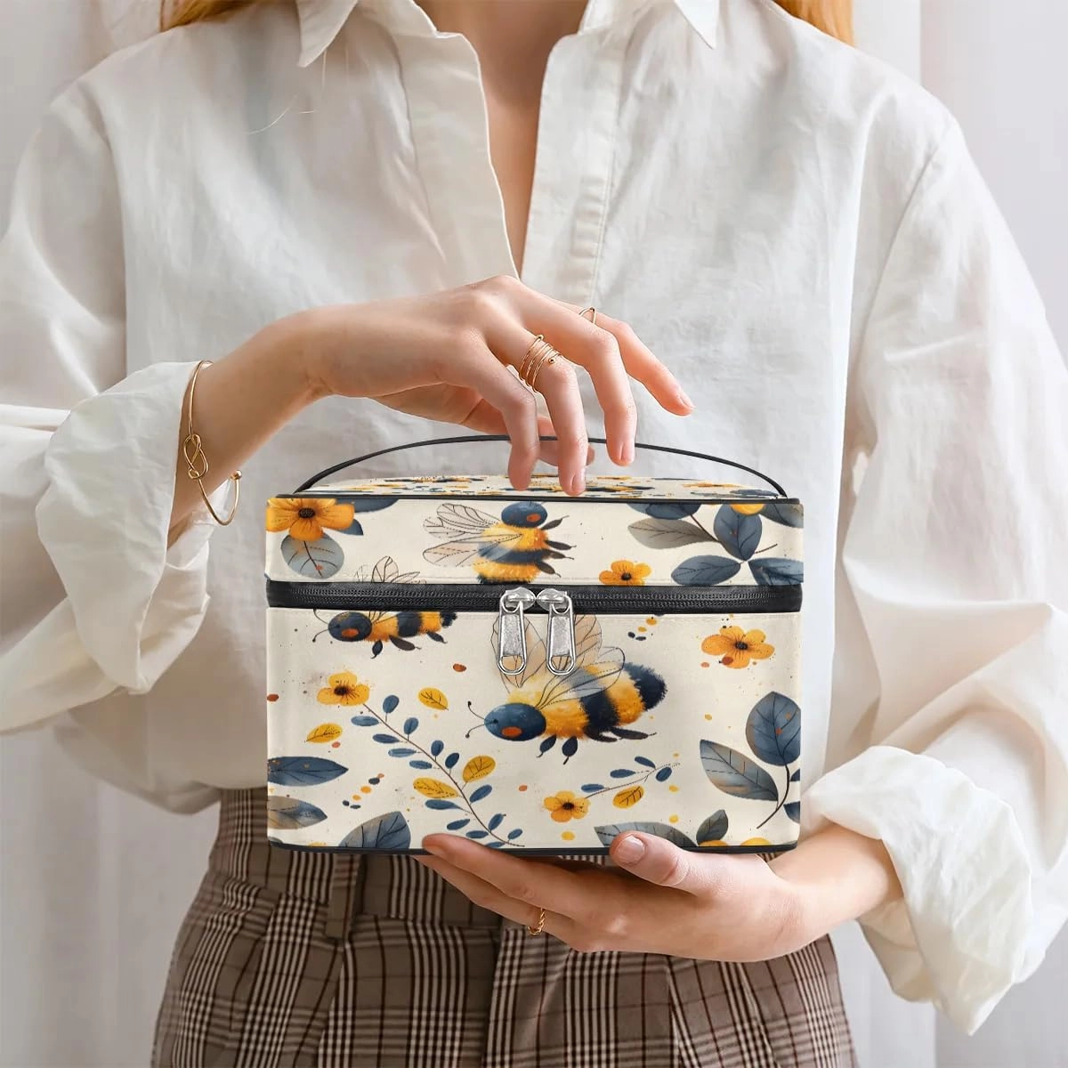 Makeup Bag Large Floral Honey Bee Toiletry Bag for Women Travel Cosmetic Bag Portable Makeup Bag for Bottles Brushes Lipstick Skin Care