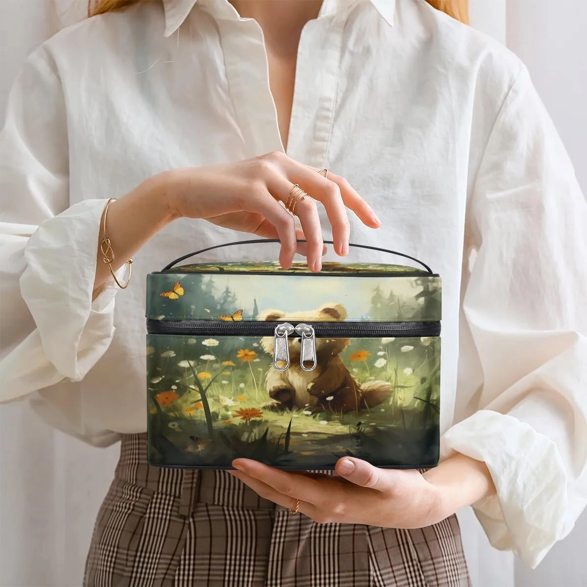 Makeup Bag Large Lively Bear Toiletry Bag for Women Travel Cosmetic Bag Portable Makeup Bag for Bottles Brushes Lipstick Skin Care