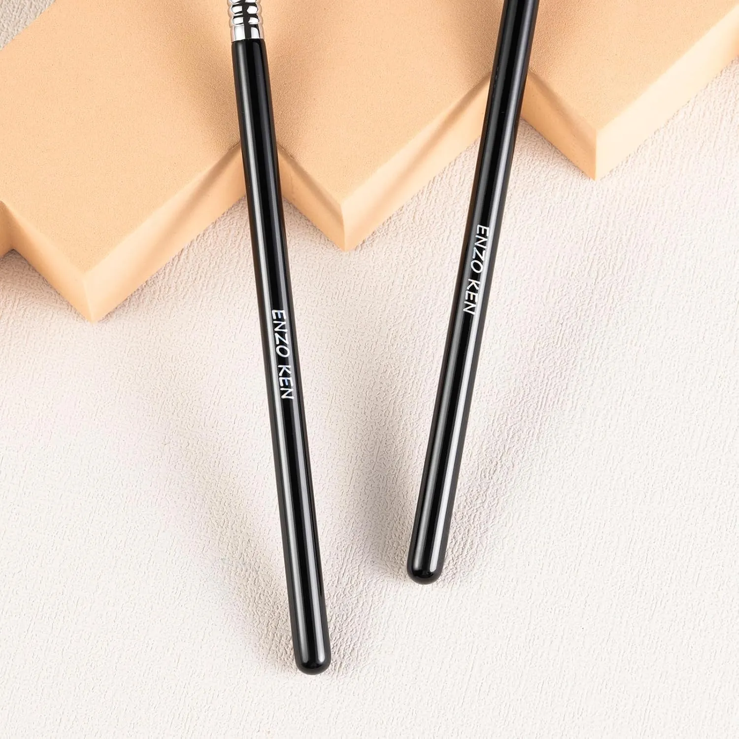 Natural Goat Hair Eyeshadow Brush, Small Blending Eye Shadow Brush, Eye Shadow Blending Brushes, Eye Blending Brush, Nose Contour Brush, Eyeshadow Blending Makeup Brushes. (E904S)