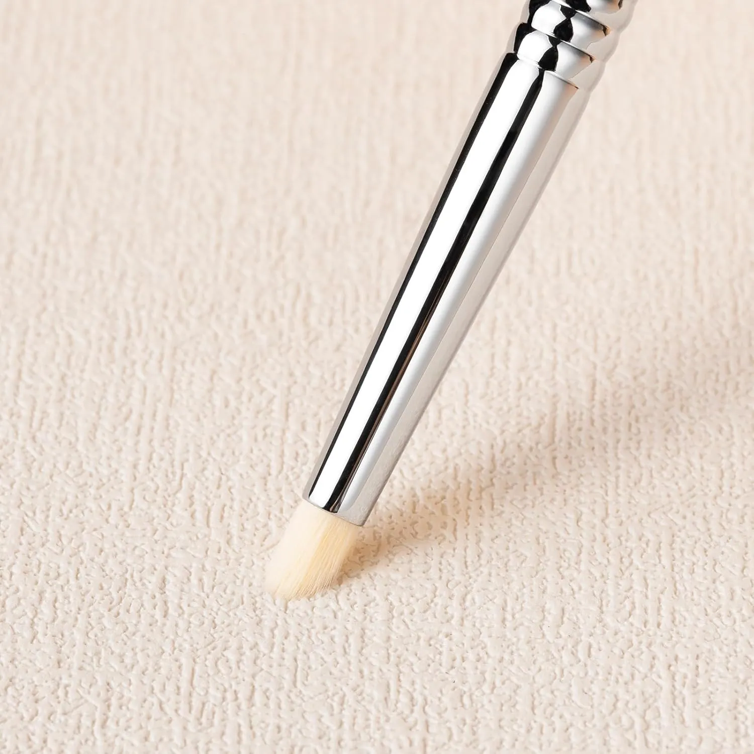 Natural Goat Hair Eyeshadow Brush, Small Blending Eye Shadow Brush, Eye Shadow Blending Brushes, Eye Blending Brush, Nose Contour Brush, Eyeshadow Blending Makeup Brushes. (E904S)