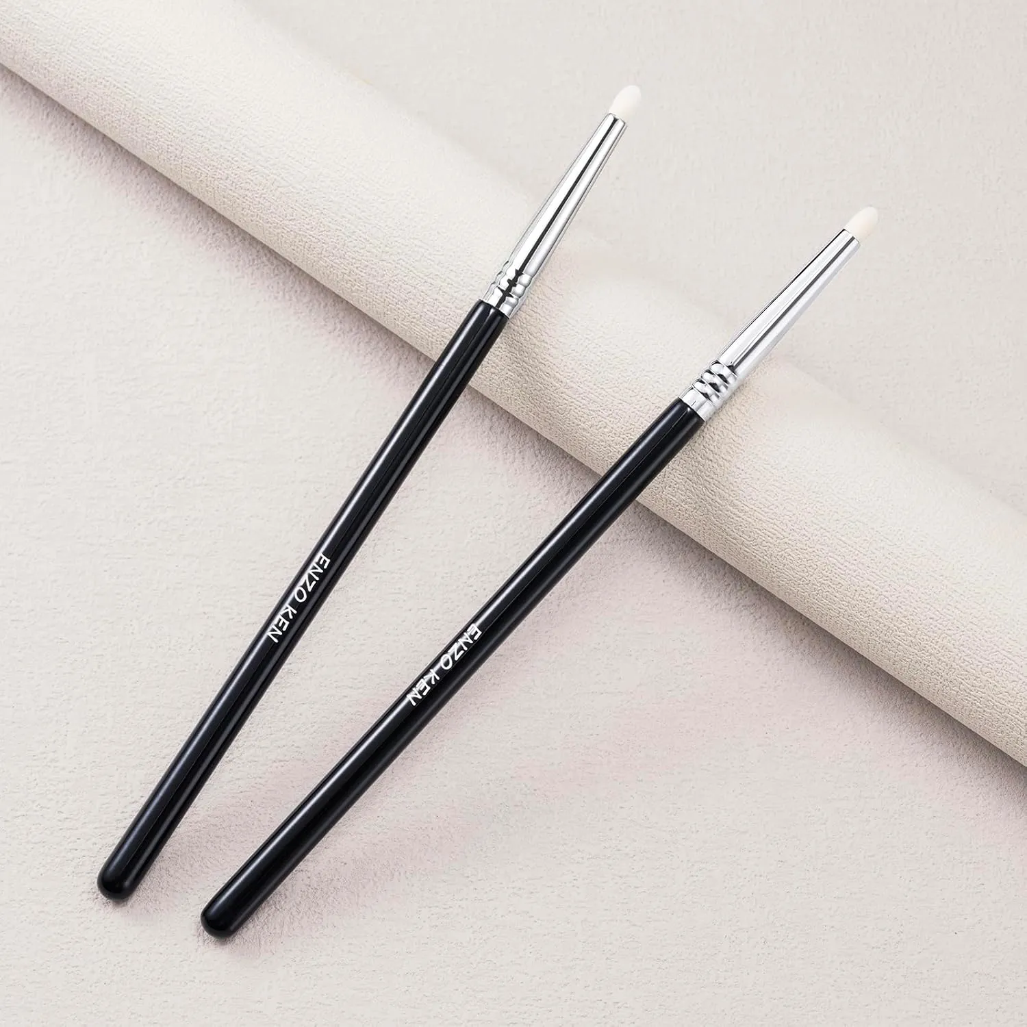 Natural Goat Hair Eyeshadow Brush, Small Blending Eye Shadow Brush, Eye Shadow Blending Brushes, Eye Blending Brush, Nose Contour Brush, Eyeshadow Blending Makeup Brushes. (E904S)