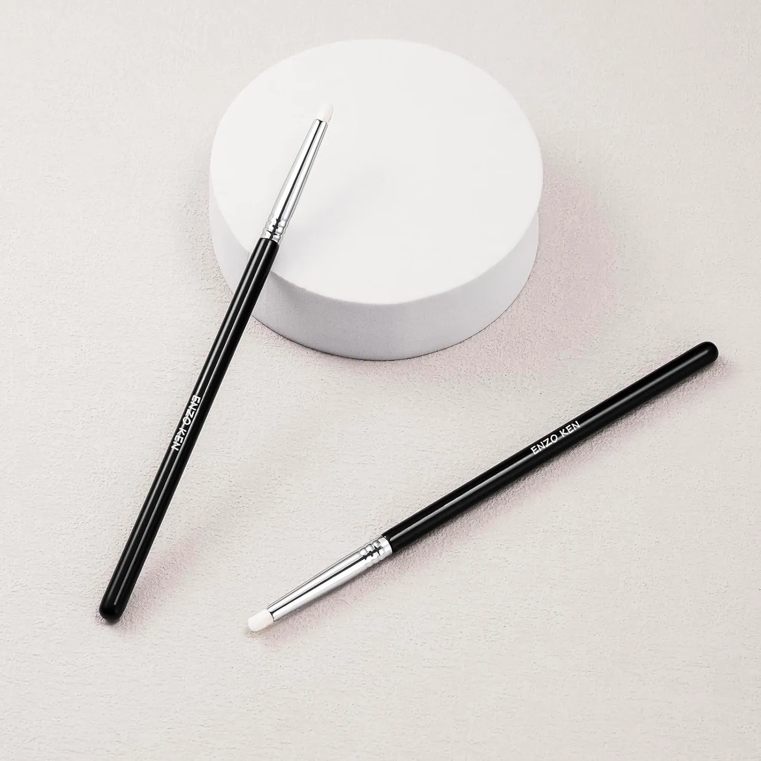 Natural Goat Hair Eyeshadow Brush, Small Blending Eye Shadow Brush, Eye Shadow Blending Brushes, Eye Blending Brush, Nose Contour Brush, Eyeshadow Blending Makeup Brushes. (E904S)