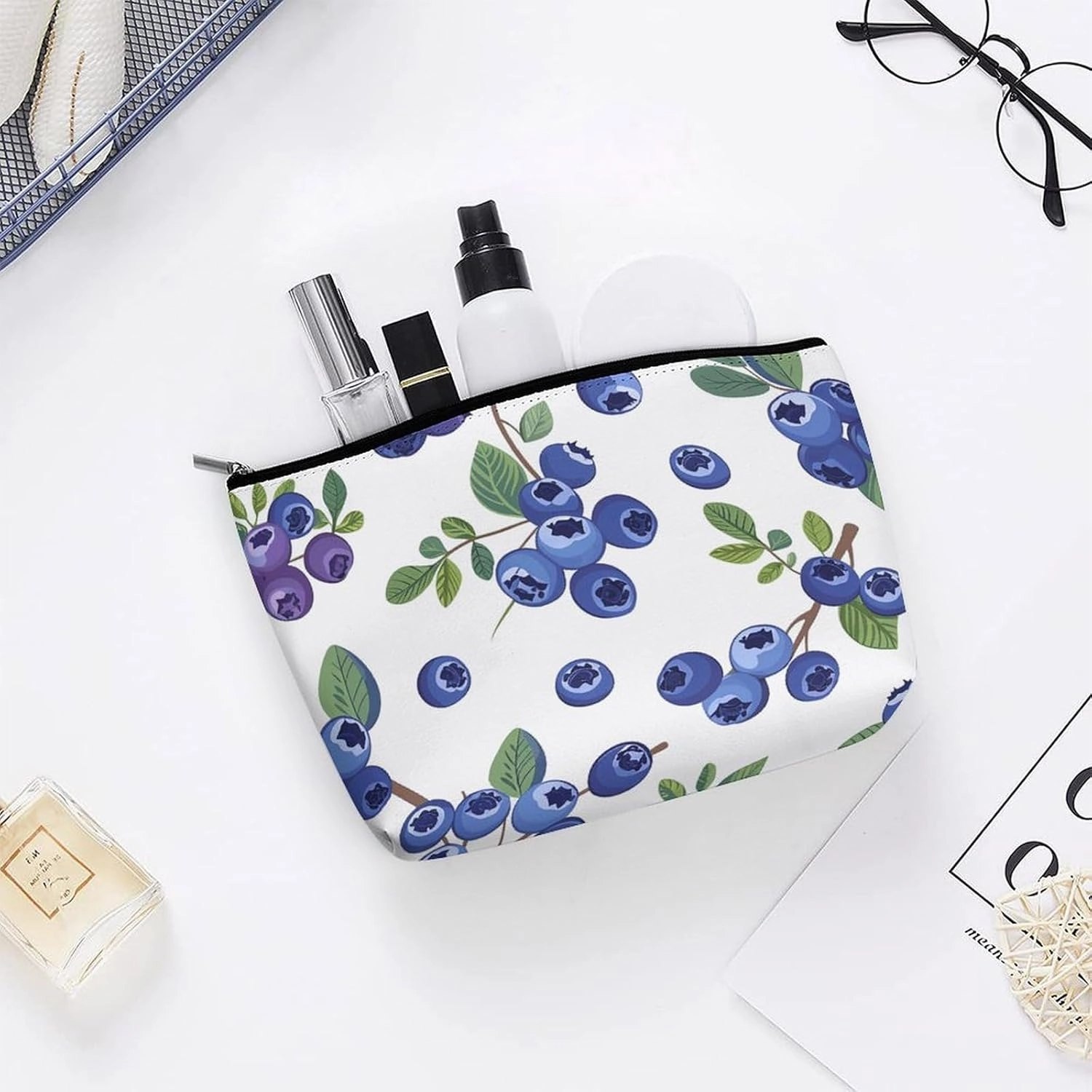 Portable Small Cosmetic Bag Cute Travel Makeup Bag Blueberries with Leaves Waterproof Toiletry Bag for Women