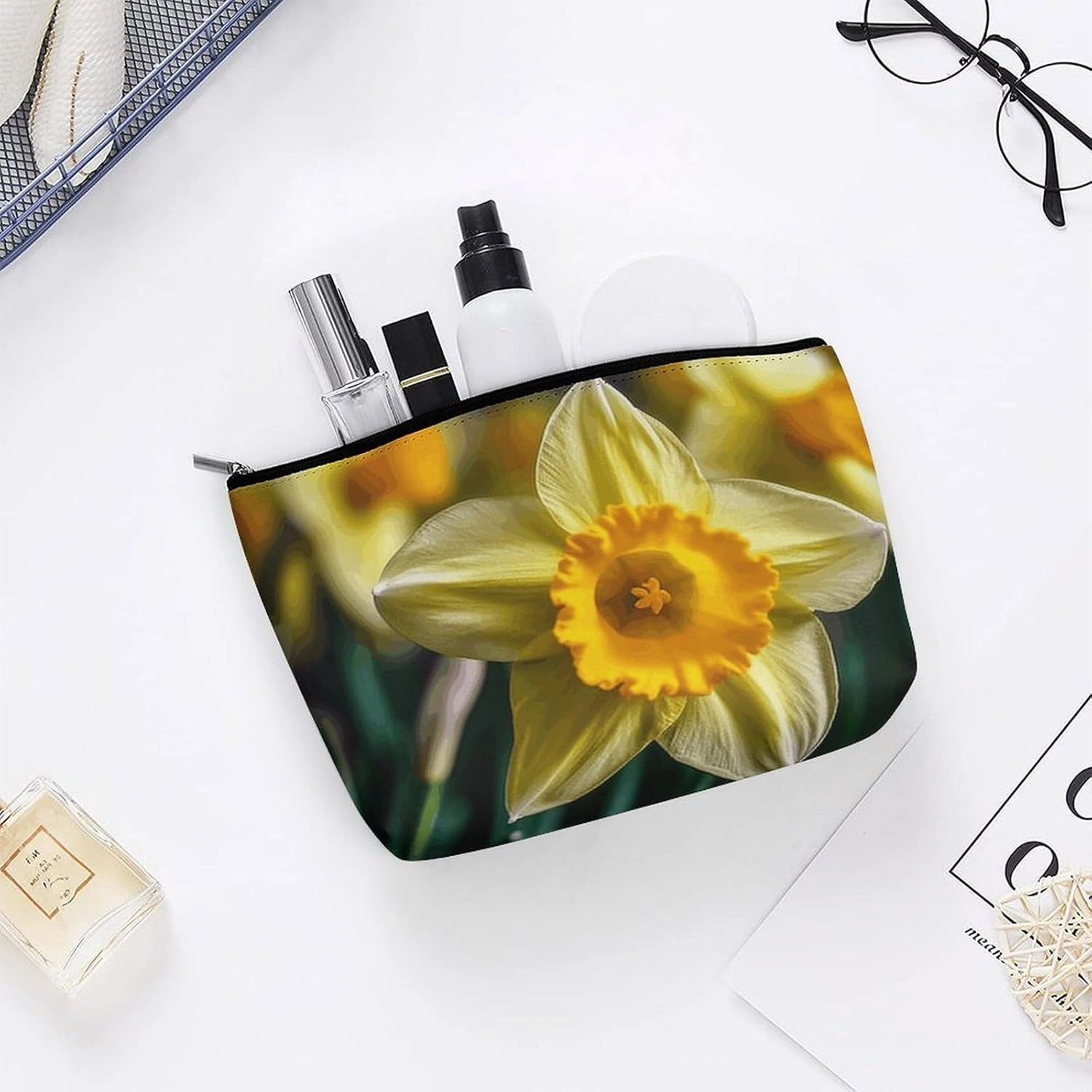 Portable Small Cosmetic Bag Cute Travel Makeup Bag Daffodil Flower Waterproof Toiletry Bag for Women