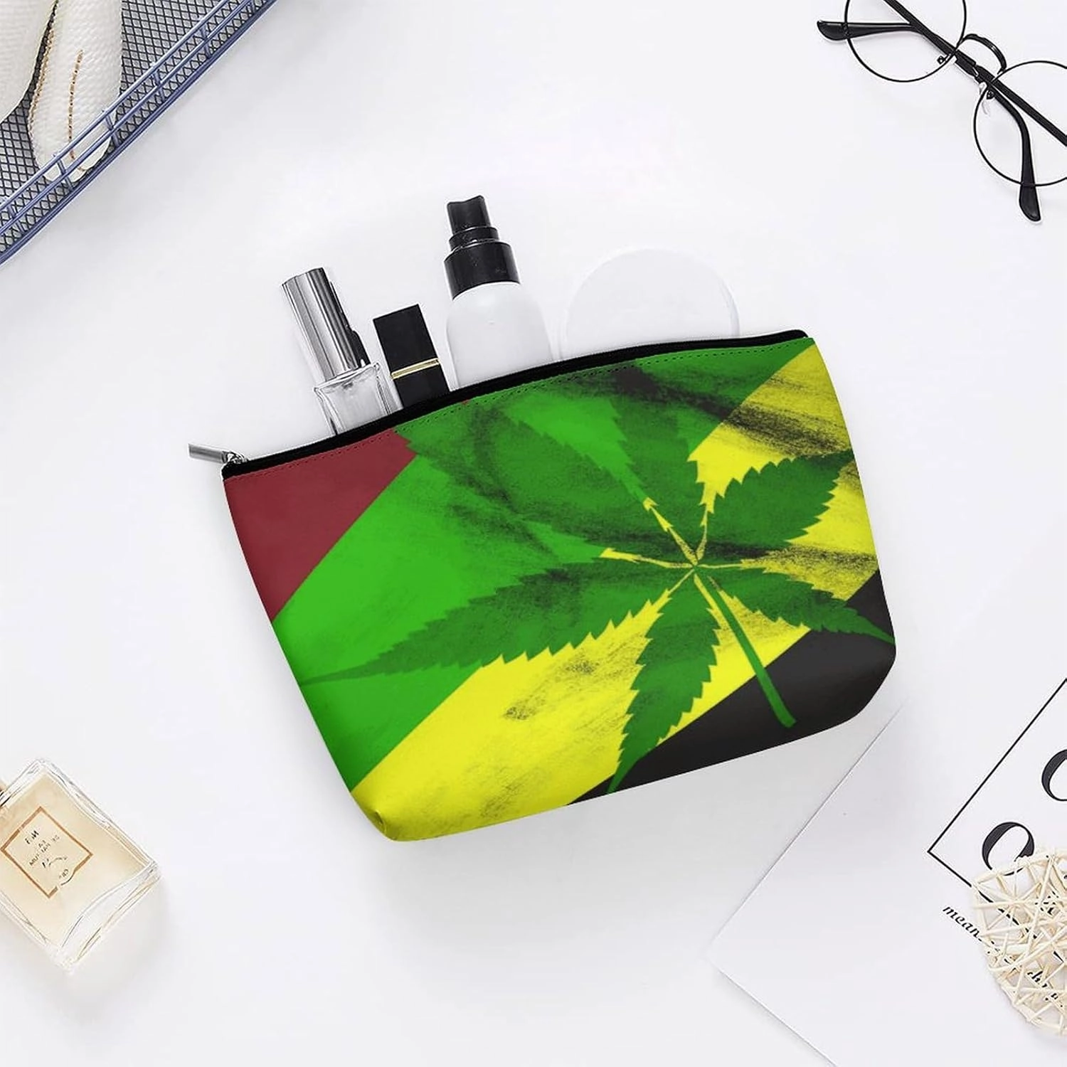 Portable Small Cosmetic Bag Cute Travel Makeup Bag Jamaica Flag Leaves Waterproof Toiletry Bag for Women