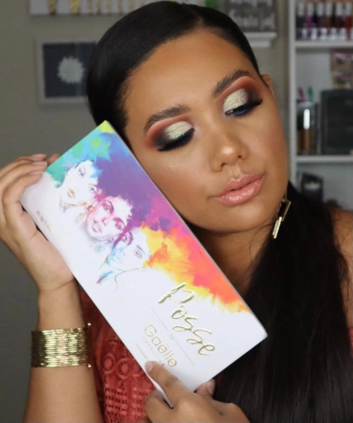 Posse Eyeshadow Palette- 21 colours