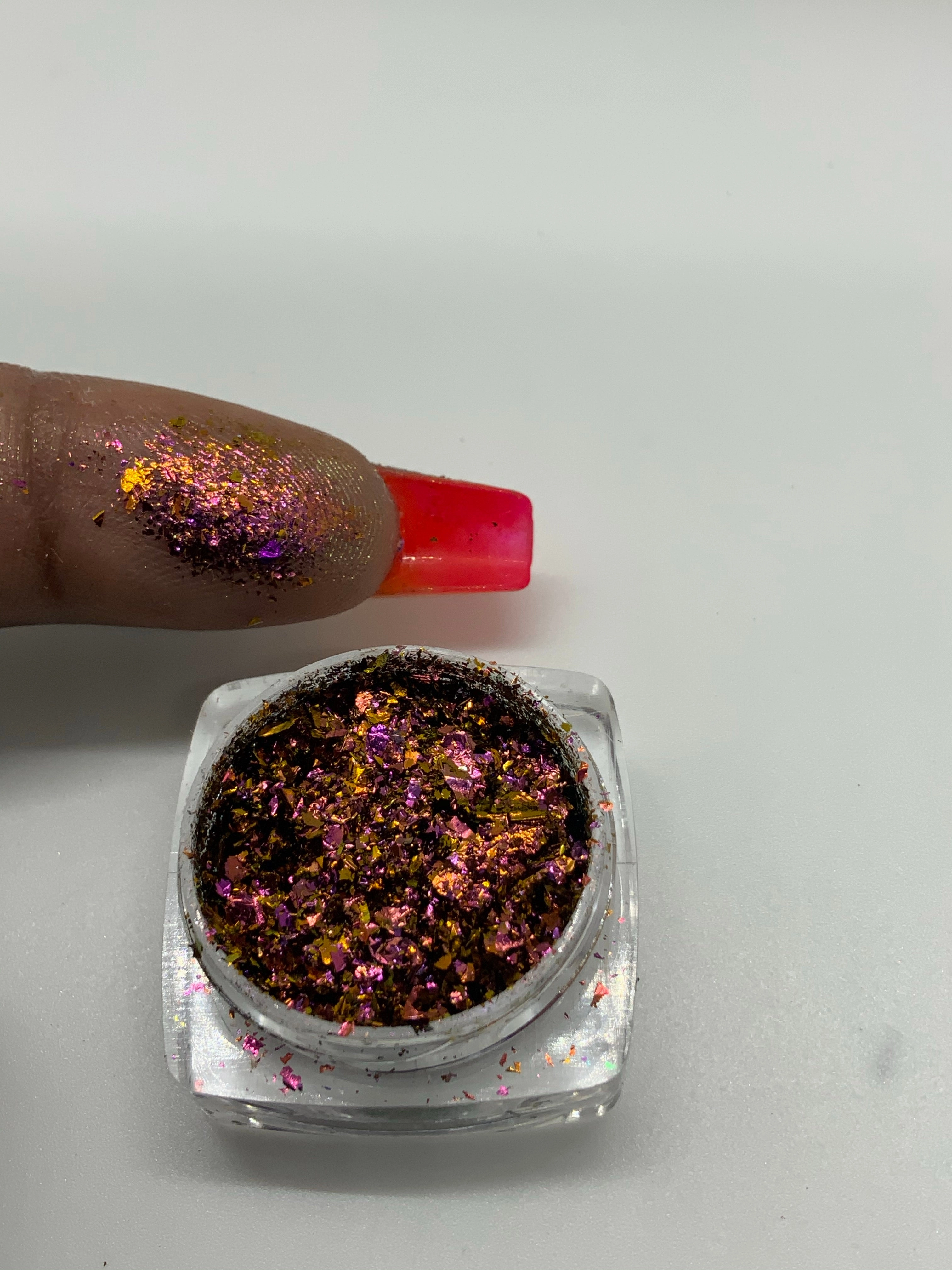 Rogue flakes and pigments