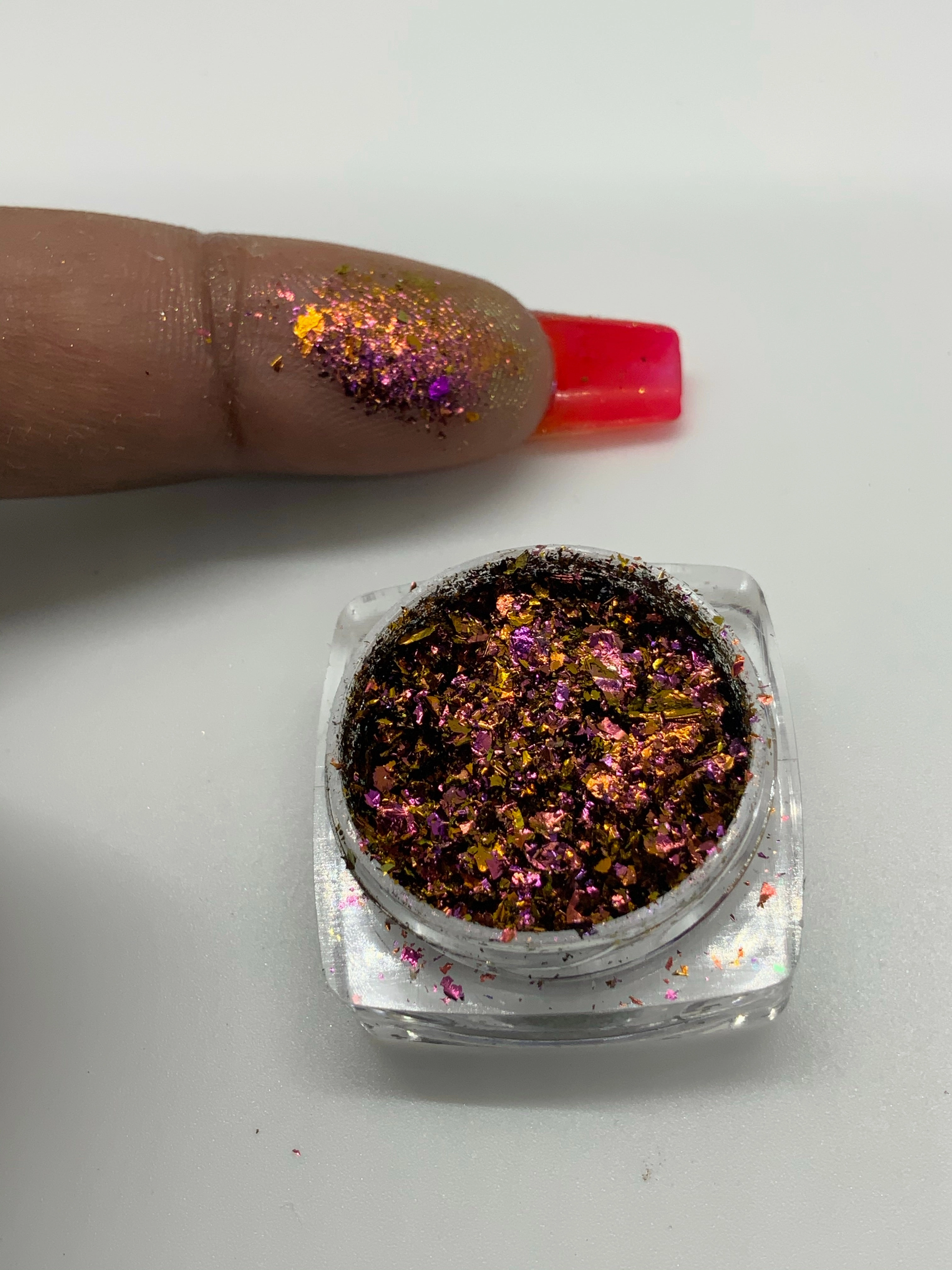 Rogue flakes and pigments