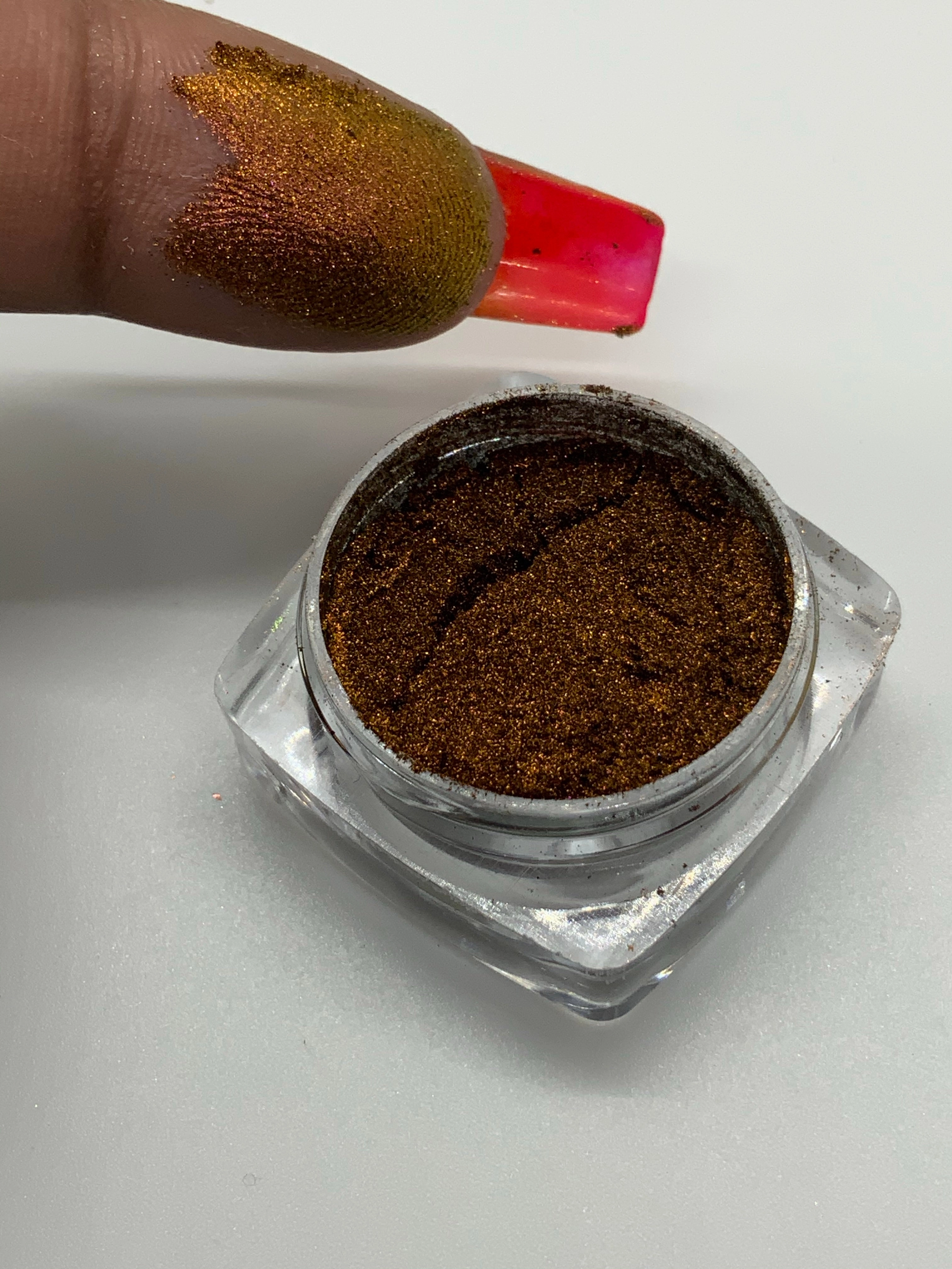 Rogue flakes and pigments